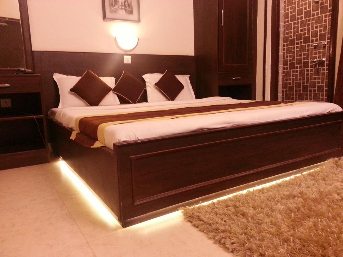 Hotel Varuna Varanasi Dış mekan fotoğraf