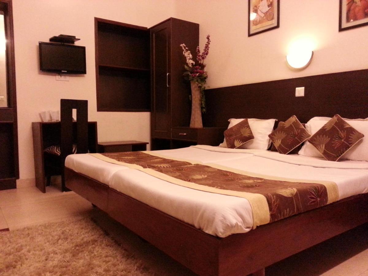 Hotel Varuna Varanasi Dış mekan fotoğraf